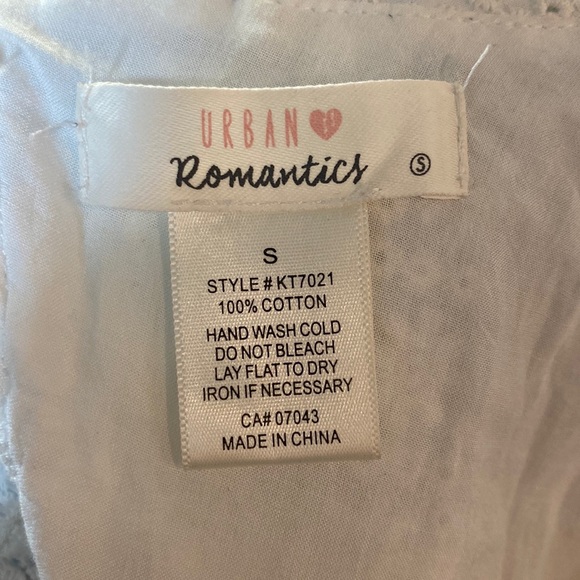 Urban romantics white top - Picture 3 of 3